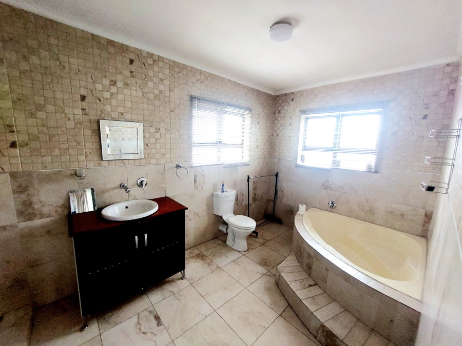 6 Bedroom Property for Sale in Vasco Estate Western Cape